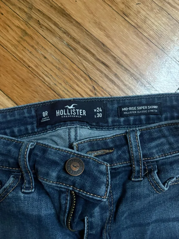 Hollister Mid-Rise Skinny Jeans - Image 3