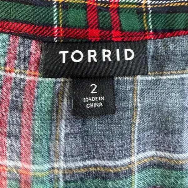Torrid Womens Plus Size 2 (2X) Black Red Green Plaid Smocked Blouse Top High Low - Image 4