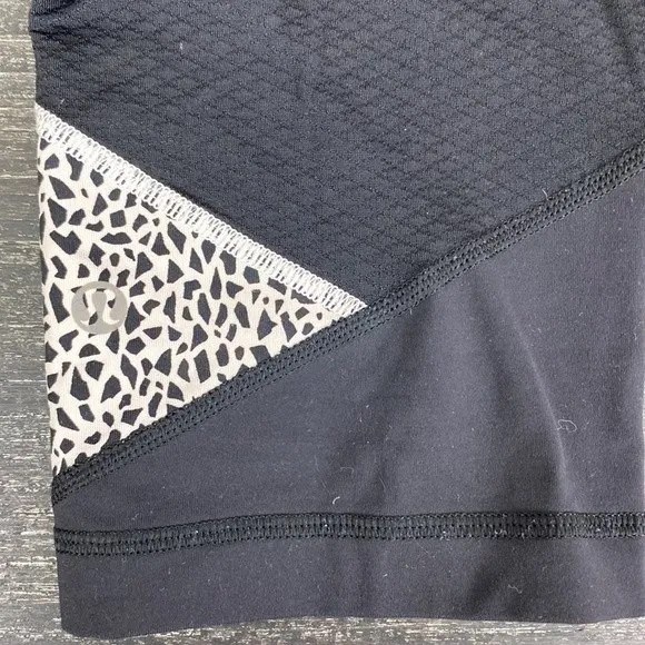 Lululemon Black Animal Print Mid Rise Capri Legging Pants 12 - Image 6
