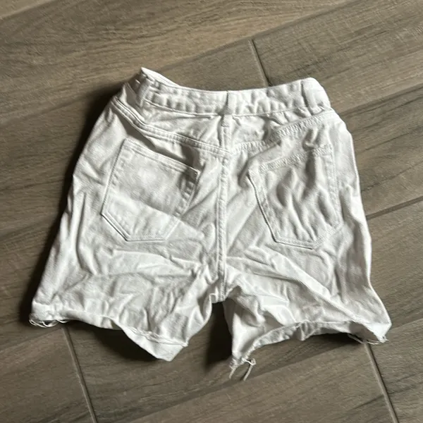Petal & pup white shorts - Image 4