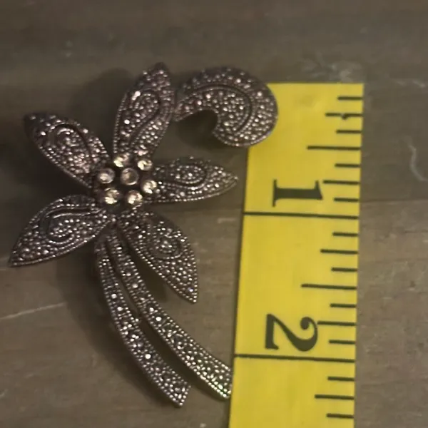 Gold tone fancy flower marcasite brooch - Image 2