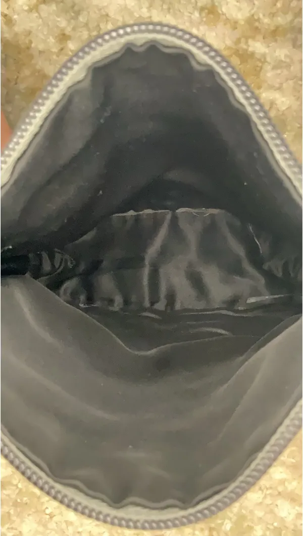 Gucci Makeup Bag - Image 8
