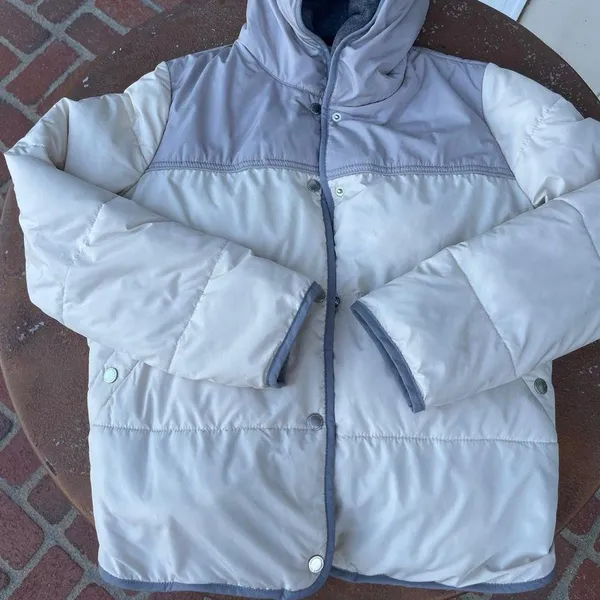 Abercrombie and Fitch cozy comfy fleece lined White and gray winter puffer jacket sz m - Image 2