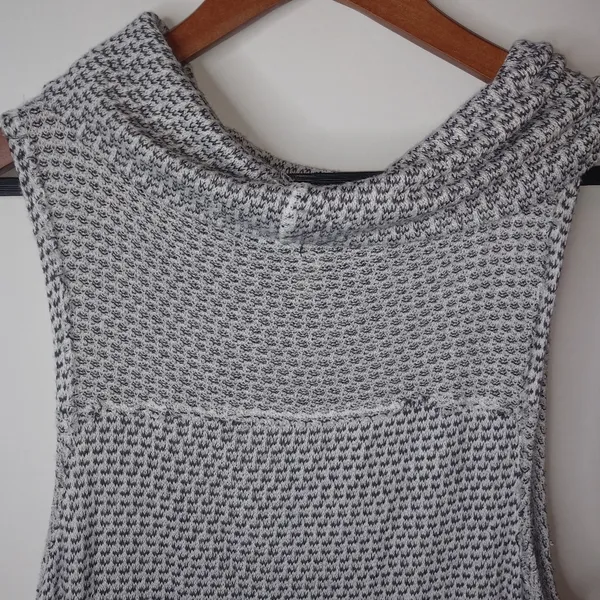 Urban Outfitters M+M Gray Cowl Neck Boyfriend Sleeveless Top - Image 4