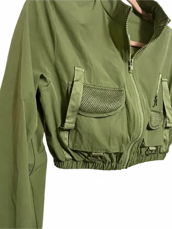 NWT Hot & Delicious Cropped Utility Cargo Jacket Small Olive Green Mesh Pockets - Image 2