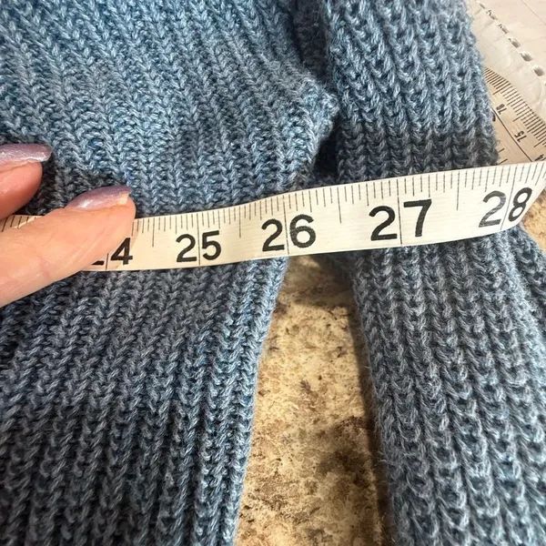 Universal Threads size medium blue, long sleeve cardigan - Image 4