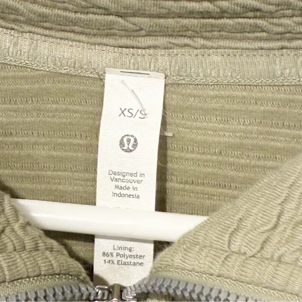 Lululemon Size XS/Small Textured 1/2 Zip Pullover Rosemary Green Sweatshirt - Image 4
