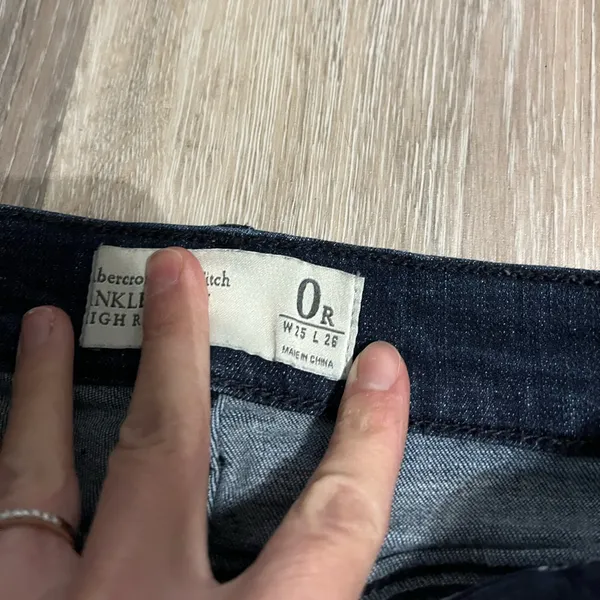 Abercrombie & Fitch Dark Wash Skinny Jeans Size 0R - Image 6