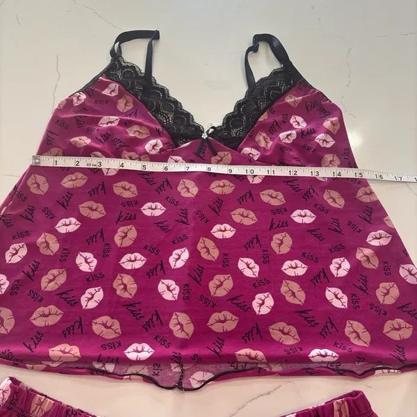 Thavata Women's Pink and black Lip Print Sleepwear Set size M - Image 5