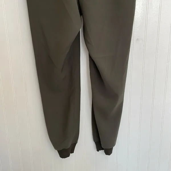 LULULEMON On the Fly Jogger in Dark Olive Size 6 - Image 12