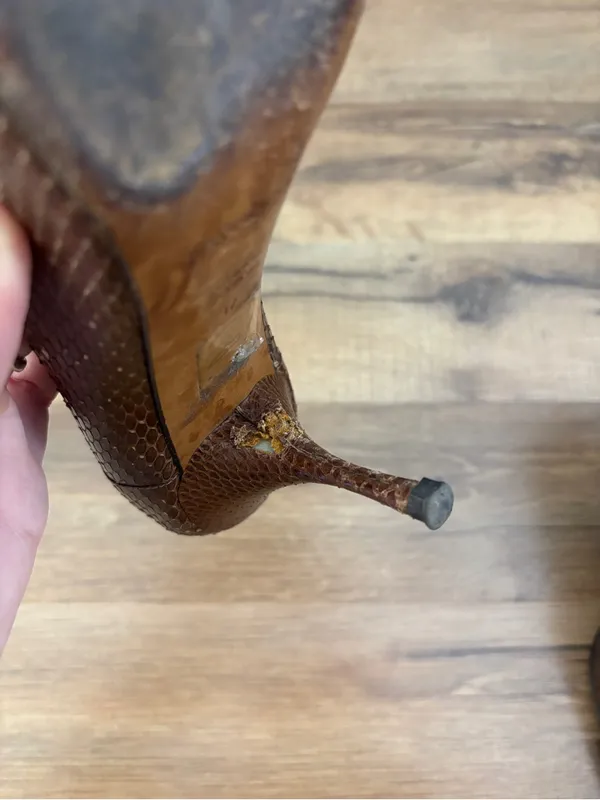 YSL Yves Saint Laurent Lizard Print Leather Stiletto High Heels - Image 3