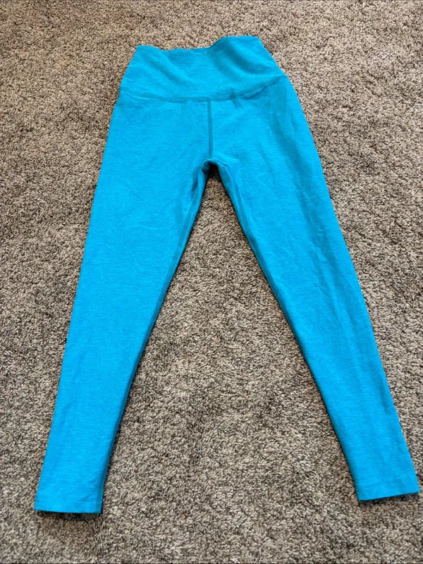 Beyond Yoga leggings size medium - Image 2