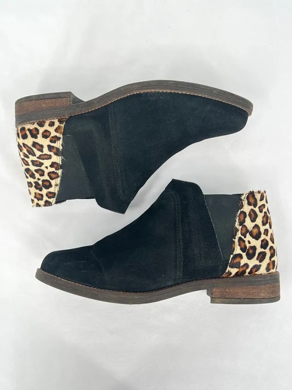 Clarks Black Suede Leopard Calf Hair Heel Chelsea Ankle Boots Size 9.5 - Image 4