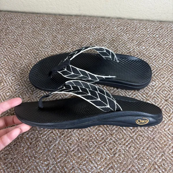 Chacos Black White Thong Sandals Slides Slip On Sz 8 Women’s Casual Comfy Minimal - Image 3