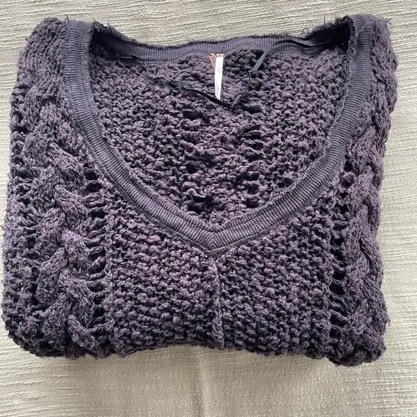Free People slouchy V neck - Image 4