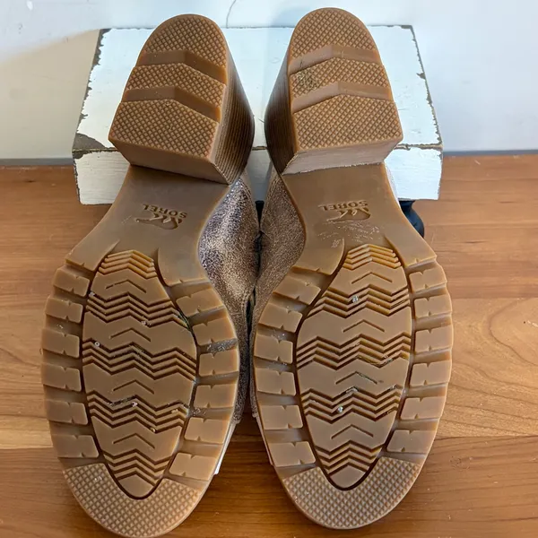 Sorel Joanie II Mule Tan Metallic Rose Gold Leather Block Heel Sandals NL3578 - Image 8