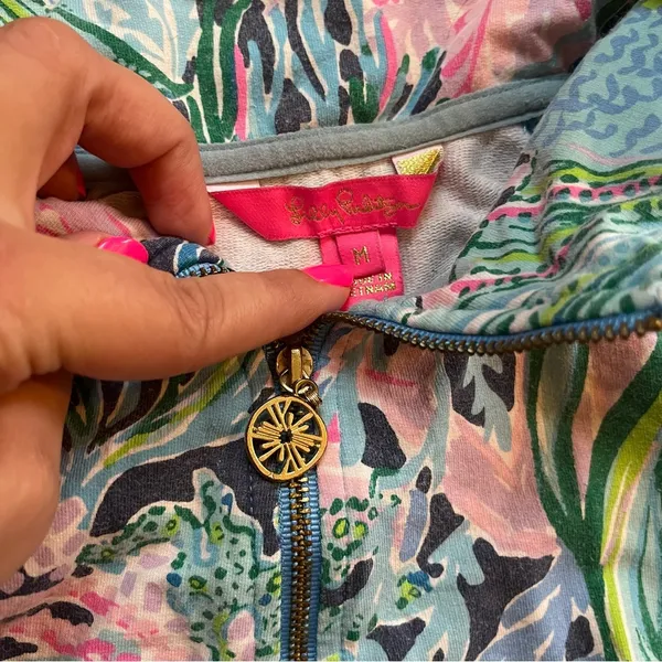 Lilly Pulitzer ocean print half zip pullover size medium - Image 3