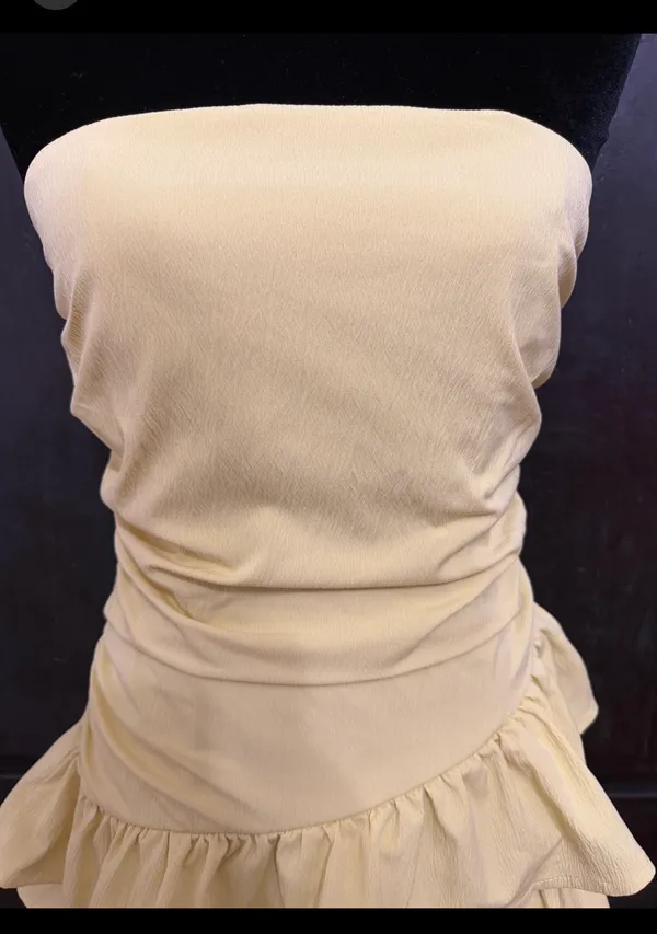 SHEIN Yellow strapless Tiered Layer Ruffle Hem Bandeau Tube Dress- size M. Tiered Layer Ruffle Hem Bandeau Tube Dress Sleeveless Ruched Solid Mini Tube Dress. Wear to a formal, date night or party event. Super cute, gently warn & excellent condition. Measurements approximately 15” from armpit to armpit not fully stretched out from elastic x 27” long. Non-smoking home. Priced to sell at as is condition. Don’t like my price, make reasonable offer! - Image 3