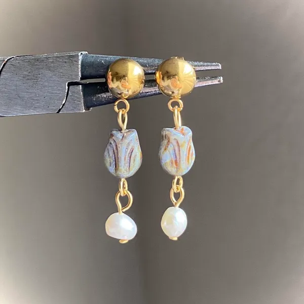 Handmade quality Czech glass flower beads & natural shell pearls chic boho vintage style dangle earrings💚 - Image 2