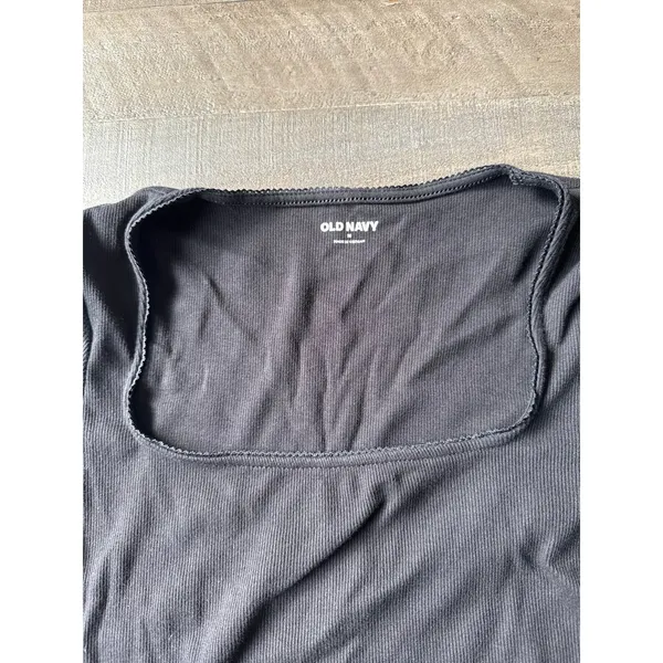 Old Navy Women's‎ Black Square Neck Short Sleeve Tee Size Medium - Image 3