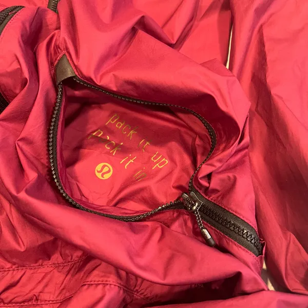 Lululemon burgundy windbreaker jacket 4 women - Image 3