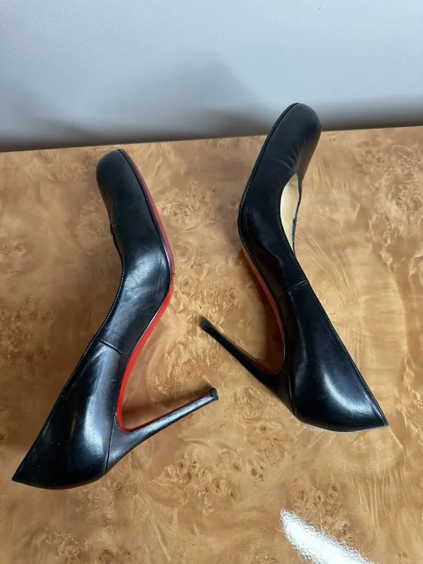 FLAW Christian Louboutin Black Leather Round Toe Pumps Size 40 AS-IS - Image 7