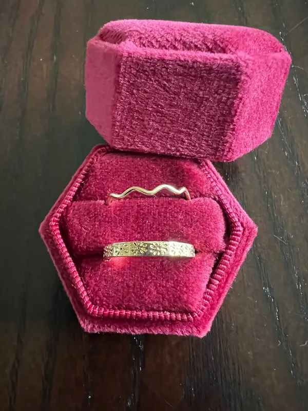 Gorgeous Golden Stackable 2 Piece Ring Set Size 7 Gold - Image 2