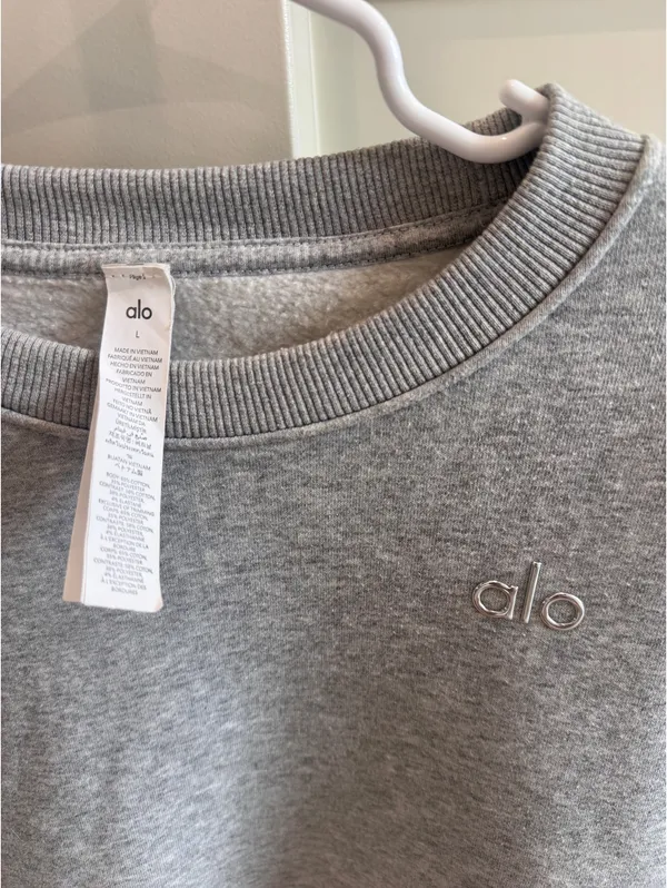 Alo Yoga Grey Crewneck Accolade Pullover L - Image 3