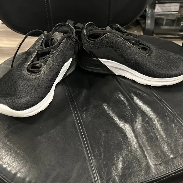 Nike Black and White Sneakers - Image 8