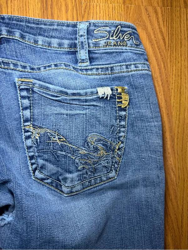 Silver Jeans Co. Tuesday Y2K Low Rise Embroidered Studded Bootcut 31x33 - Image 6