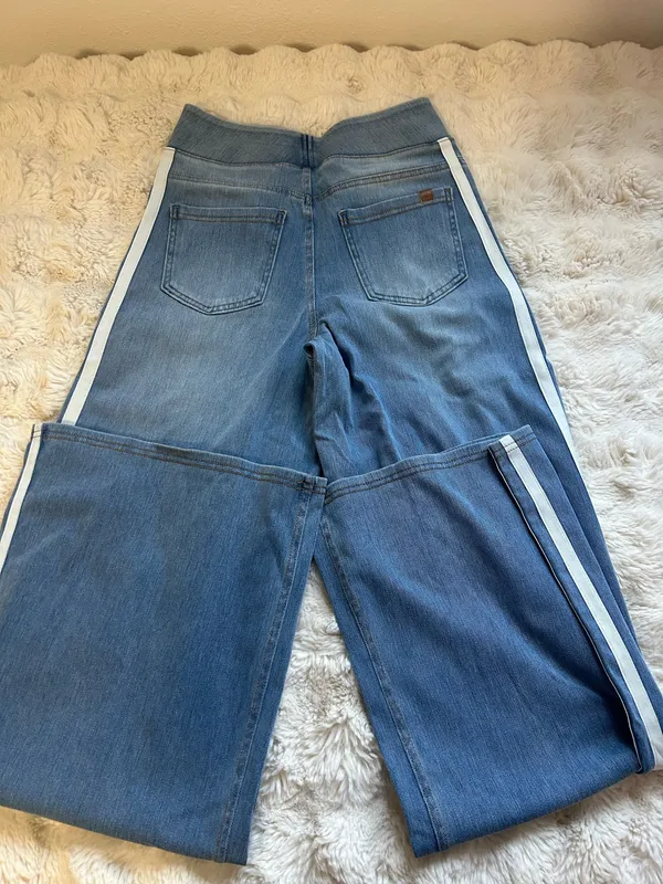 Halara Wide Leg Jeans - Image 3