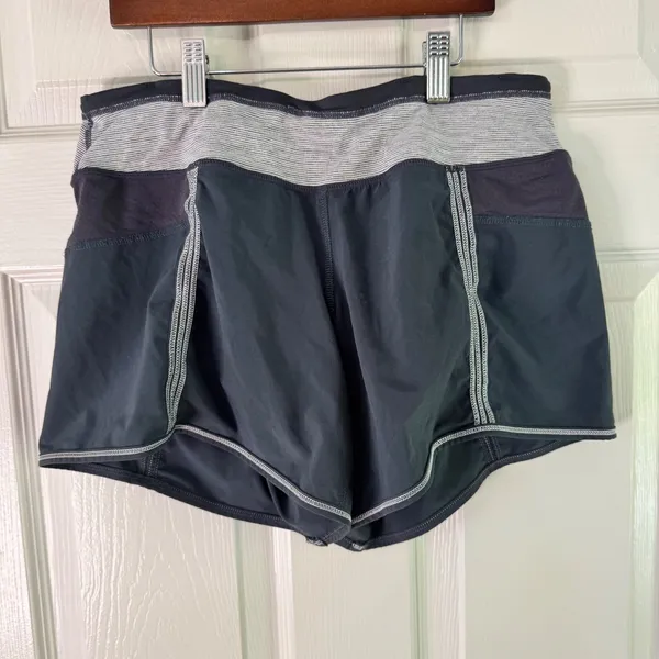 Lululemon Running Shorts Athletic Stretch Waist Pockets Size‎ 6 - Image 6