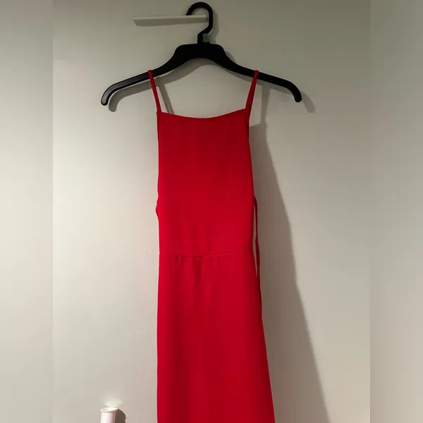 PrettyLittleThing red strappy back chiffon maxi dress size 4 NWT - Image 5