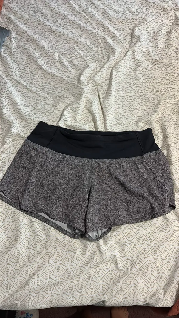Lululemon Shorts Speed Up 4" - Image 3