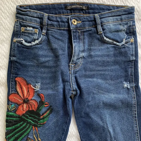Zara Trafaluc Size 2 Skinny Jeans Multicolor Boho Floral Embroidered Distressed - Image 2