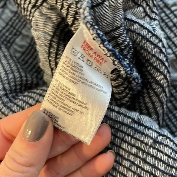 Urban Outfitters denim smocked mini dress size 6 - Image 8