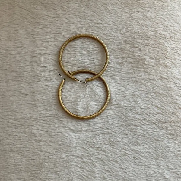 Chic Gold Textured Hoop Earrings - Image 4