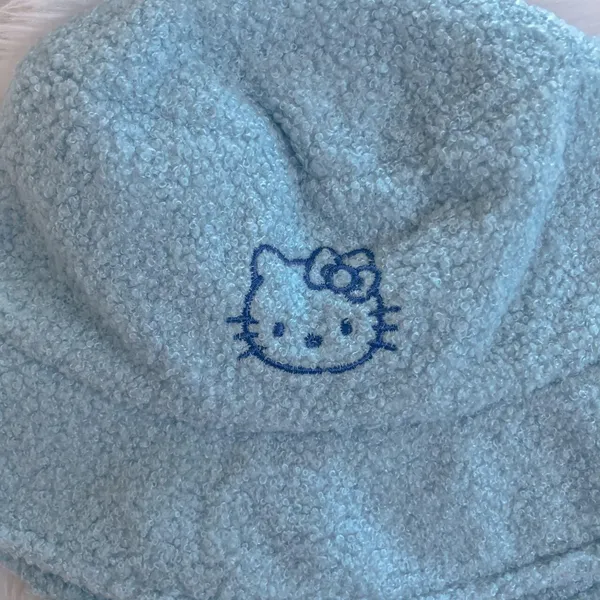 Hello Kitty light blue faux shearling bucket hat, brand new with tags - Image 3