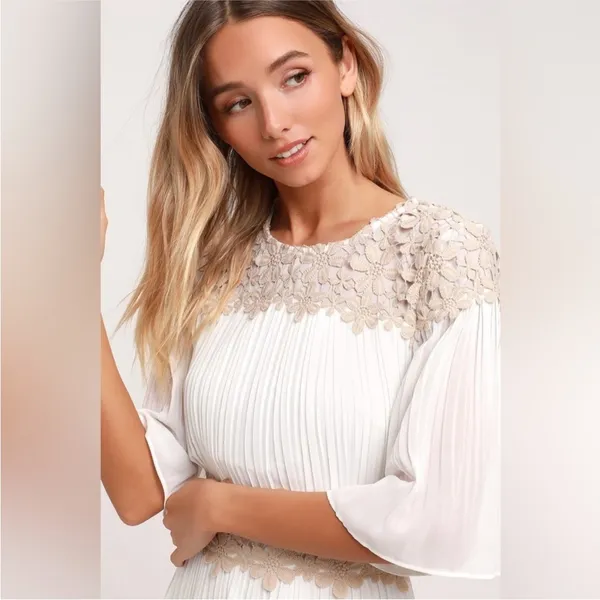 Lulus Westwind White Lace Pleated Tiered Chiffon Dress Crocheted Floral Top Sz L - Image 3