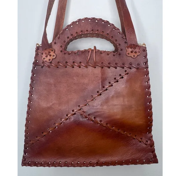 1970s Brown Tooled Leather Sculpted 3D Flower Boho Artisan Shoulder Bag - Image 6