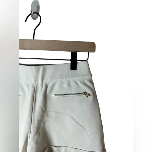 Ci Sono Women’s White Zip Pocket Cuffed Shorts‎ Size Small - Image 3