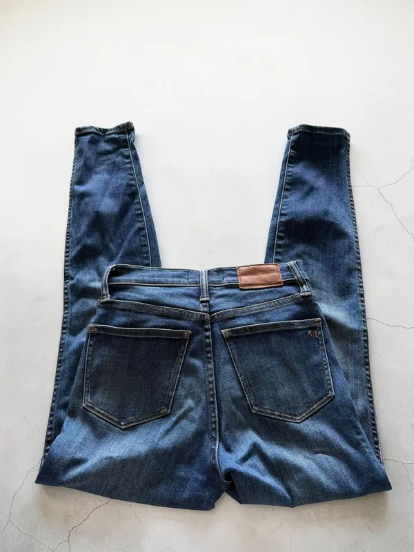 Madewell 10" High-Rise Skinny Jeans‎ in Dark Wash Size 25 - Image 2