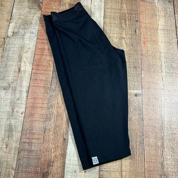 PINK Victoria's Secret Large Black Ultimate Cropped Leggings Capri Gym Workout - Image 5
