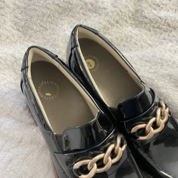 Revitalign Laural Black Patent Loafers Gold Chain Sz 10 - Image 10