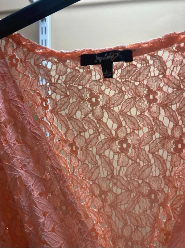 Impulsive Size Large Peach Cover Up Knitted 3 Button Closure Long Sleeve. New - Image 9