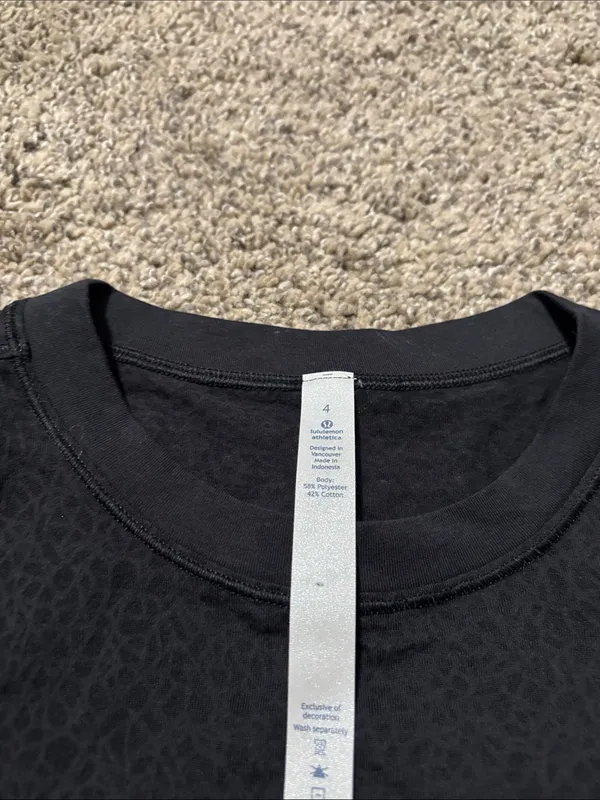 Lululemon Hint of Sheer Cropped Tank NWT size 4 - Image 3