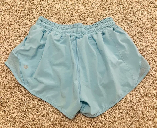 Lululemon 2.5 hotty hots - Image 2