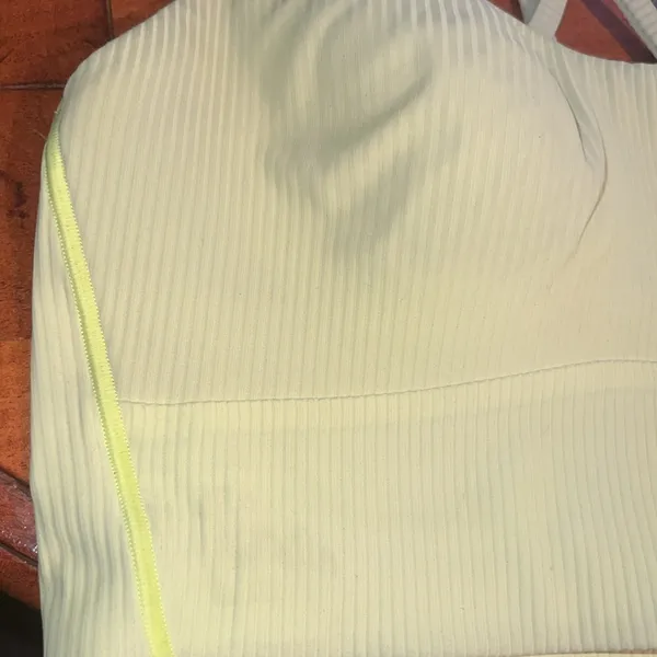 Lululemon sport bra size 6 - Image 4