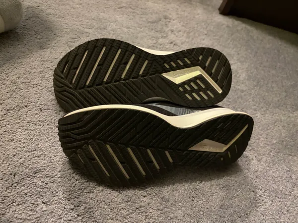 Brooks Levitate Shoes Running - Image 2