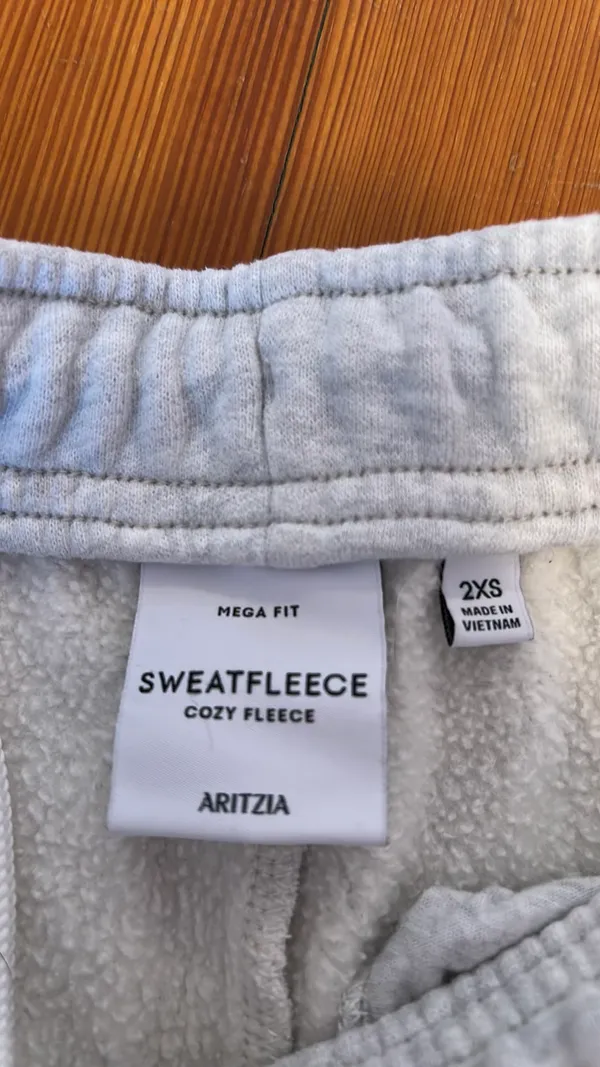 Aritzia Light Grey Sweatpants - Image 5